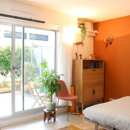 Studio With Terrace Near Paris