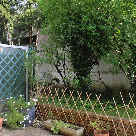 Studio With Terrace Near Paris